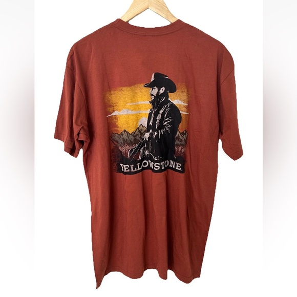 Yellowstone Western Cowboy Graphic Rust Short Sleeve T-Shirt NWT Size XL - Picture 1 of 6